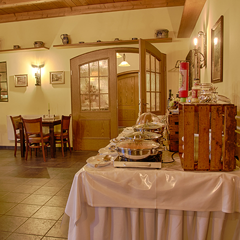 Abendbuffet im Speisesaal Landhaus Göddertzhof